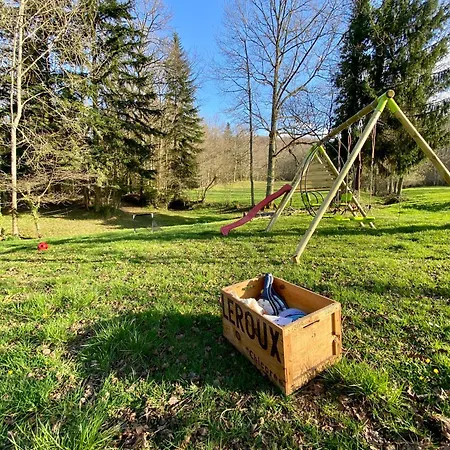 Domaine Aux Souvenirs D-enfance Séjour à la campagne Benaix