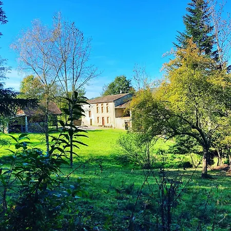 Séjour à la campagne Domaine Aux Souvenirs D-enfance Benaix